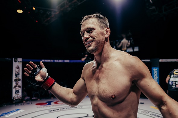 MMA zápasník Viktor Pešta