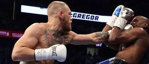 Conor McGregor ve slavném boxerském zápase s Floydem Mayweatherem