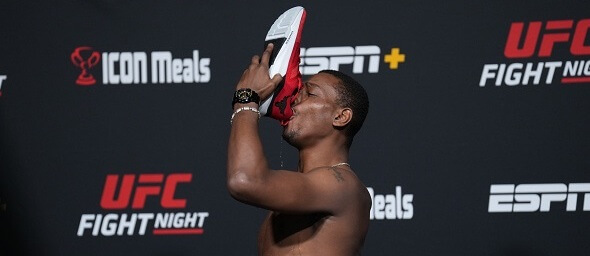 UFC bojovník Jamahal Hill a jeho oslavné gesto